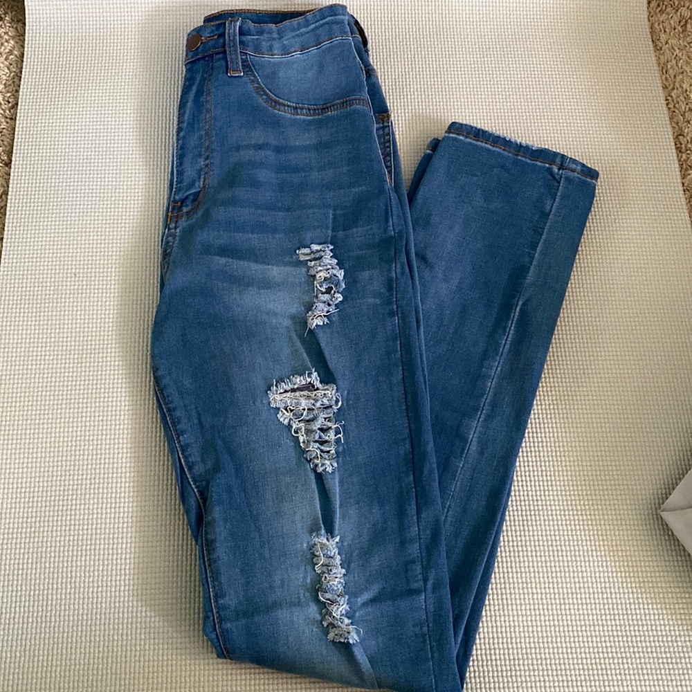 Fashion Nova distressed super skinny Jean